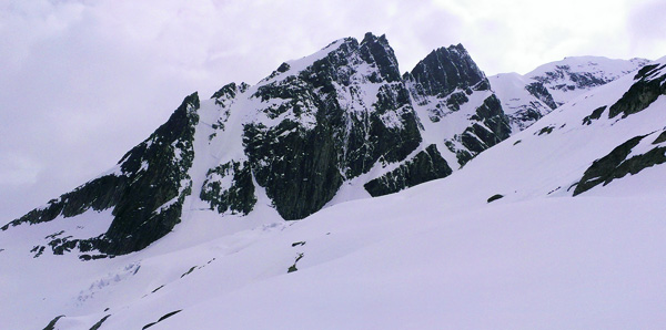 We skied around the Owls, one of the most dramatic peaks in the area, and marveled the steep ski lines on them. For example, the diagonal ramp off the top and the steep slope down to its left have been skied before!