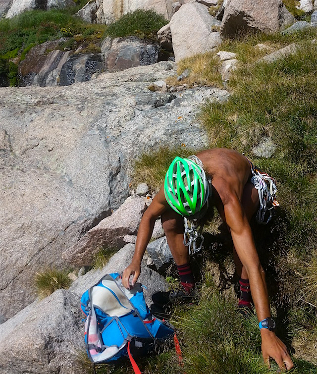 Filling water at the grassy knoll. Helmet and harness already on. Photo: Stefan Griebel.