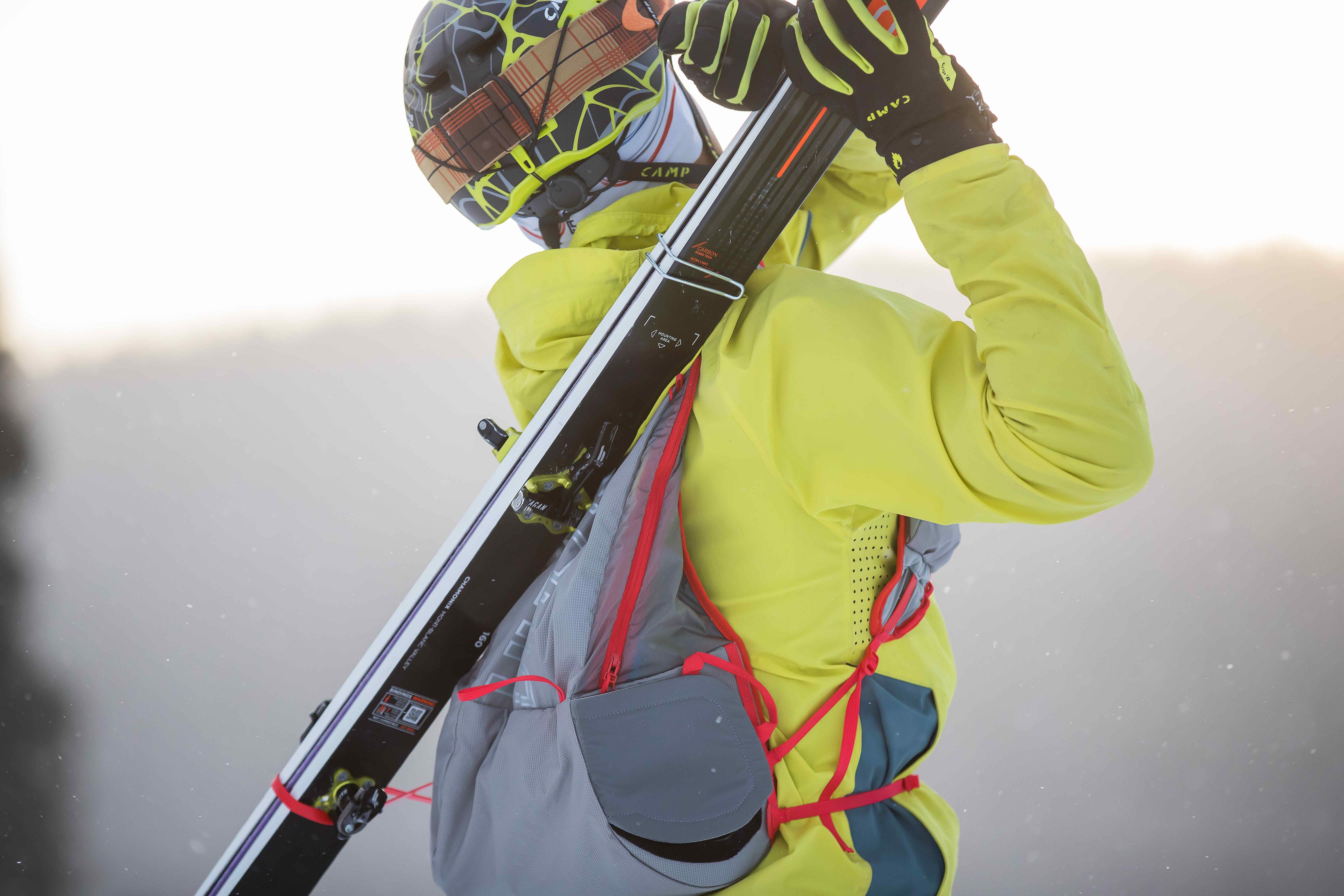 Max clips his skis to the Skimo 20 with the new hook and loop system